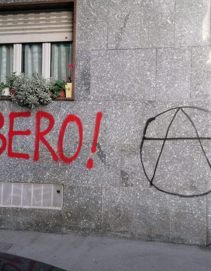&quot;+Sionisti Morti&quot;: scritte contro Israele e la Polizia sui muri di Aurora