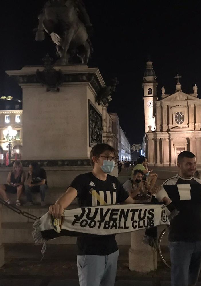Juve Campione d’Italia: tra Covid e poco entusiasmo, la festa in centro è quasi deserta [VIDEO]