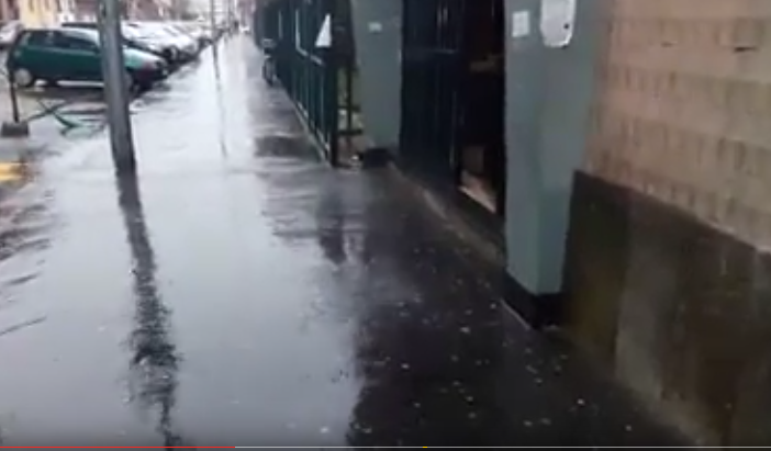 Allagato l'ingresso della Succursale Sandro Pertini, Magliano: &quot;Lavori fatti male?&quot; (VIDEO)
