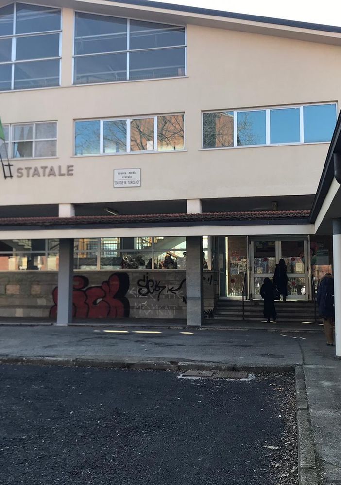 “Assessore, non siamo oggetti”: gli insegnanti scrivono a Di Martino per il trasferimento della Gianelli