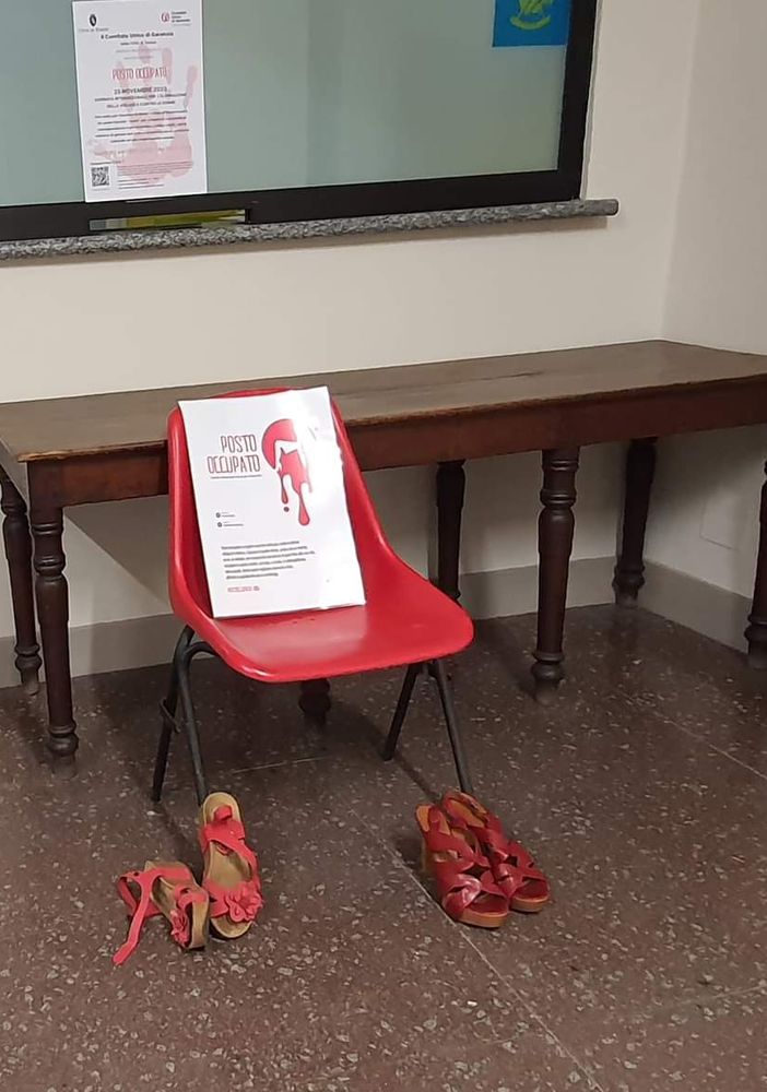 sedia rossa violenza donne