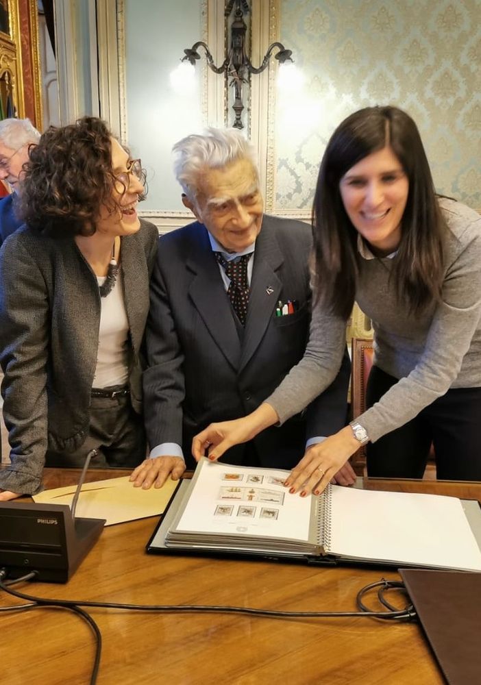 Bruno Segre dona alla Città di Torino la sua collezione filatelica: vale 600.000 euro