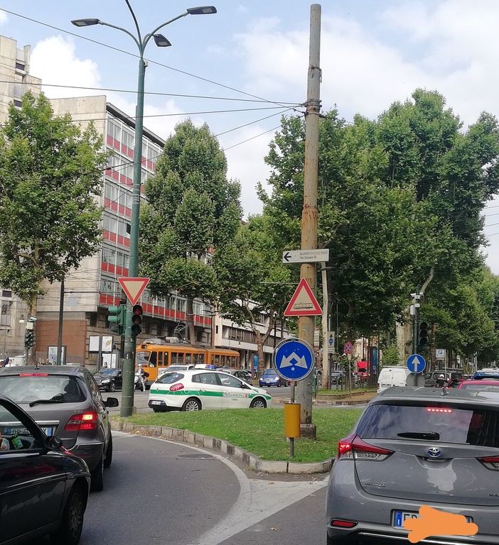 Semafori spenti nella precollina di Torino: disagi al traffico