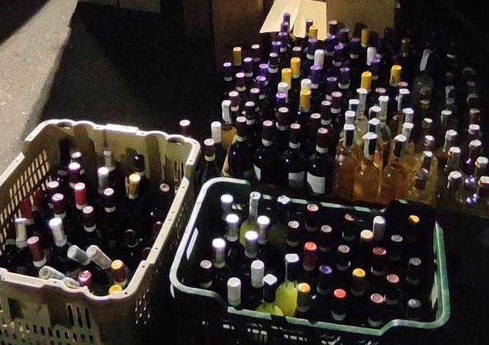 Vini e liquori non pagati: 20 indagati e 4mila bottiglie sequestrate. Truffati una cinquantina di imprenditori