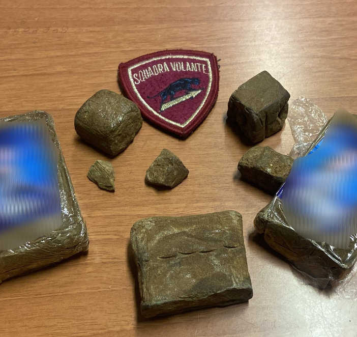 sequestro di droga su un tavolo