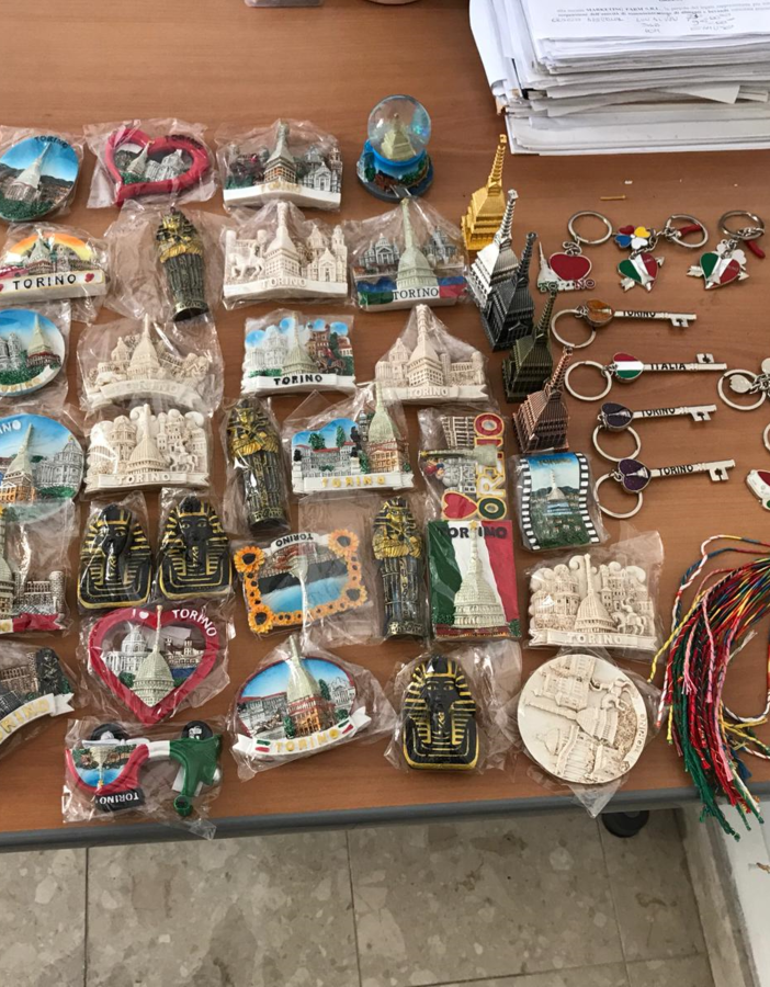 Abusivismo commerciale, sequestri in zona musei
