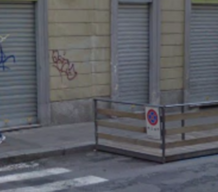 serrande abbassate a Torino