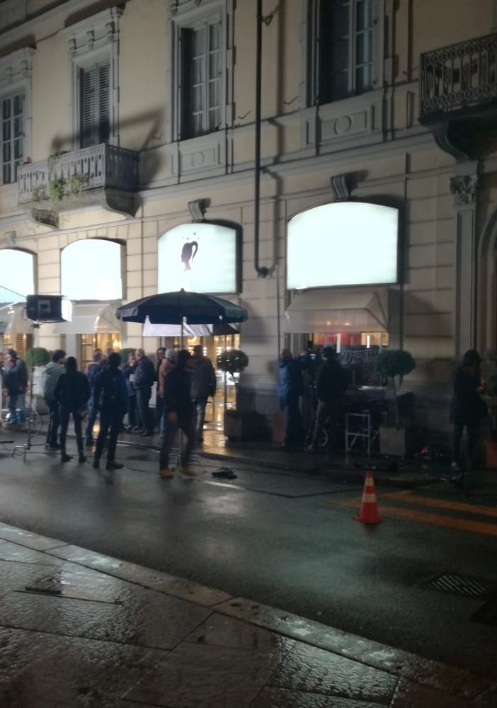 Set cinematografico in via Andrea Doria: un nuovo film prende forma a Torino