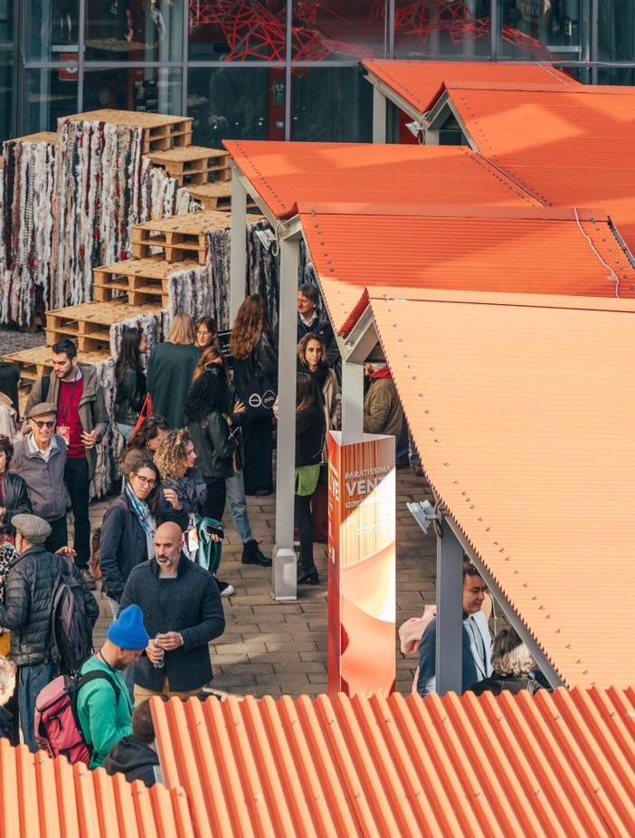 Artissima e le altre: primo giorno con code davanti ingressi di tutte le fiere in città