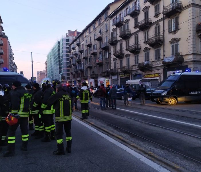 sgombero palazzina occupata corso giulio cesare
