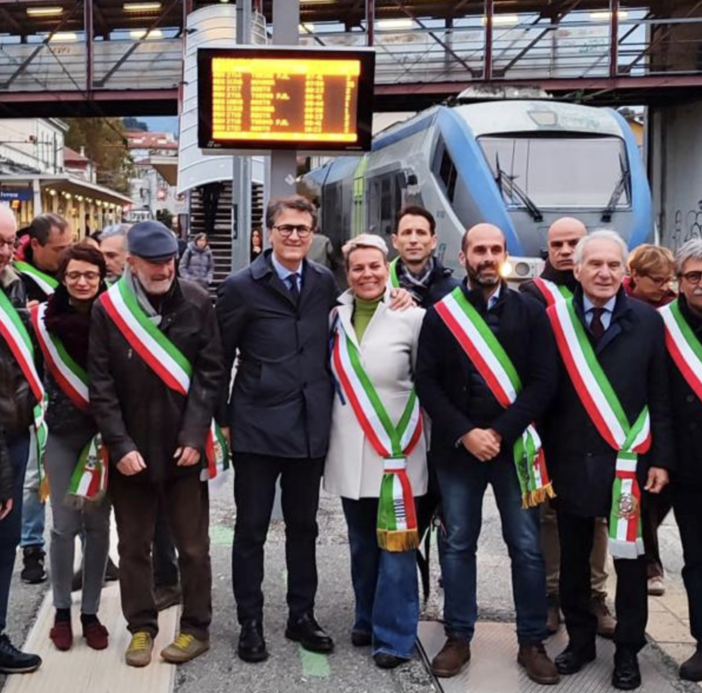 Treni, Avetta tuona: “Ivrea ha diritto a un collegamento metropolitano con Torino”