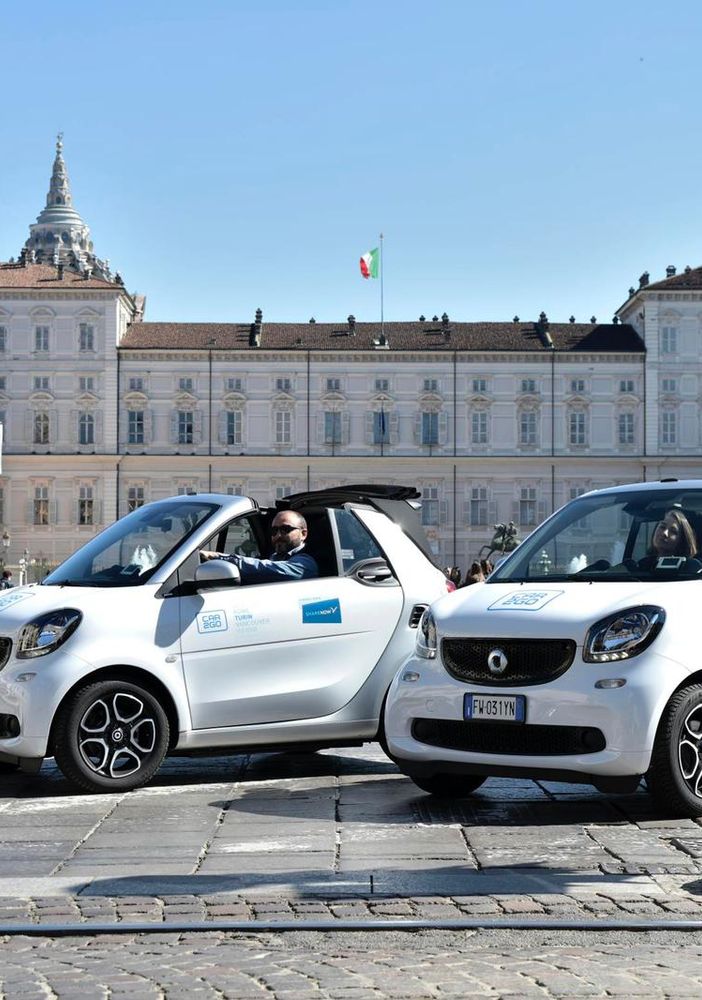 Da oggi per le strade di Torino 50 nuove smart cabrio in sharing