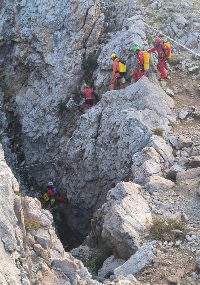 Immagini del soccorso allo speleologo Usa Immagini del soccorso allo speleologo Usa