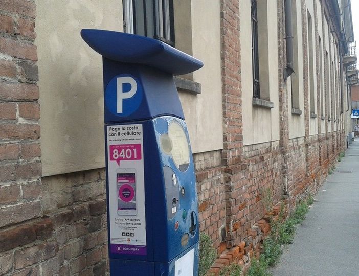 Da domani sosta a pagamento nel centro di Torino per lo shopping di Natale, i commercianti all'attacco