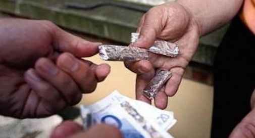 Non ottempera all’ordine di lasciare l’Italia e continua a spacciare: 41enne gabonese arrestato