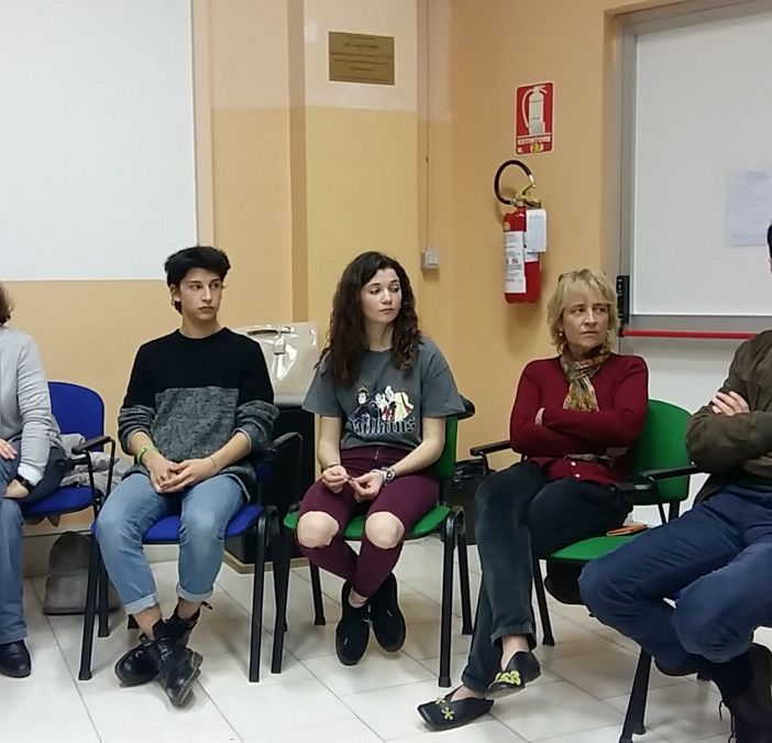 A Pinerolo i nuovi strumenti di comunicazione e le differenze con il passato diventano uno spettacolo