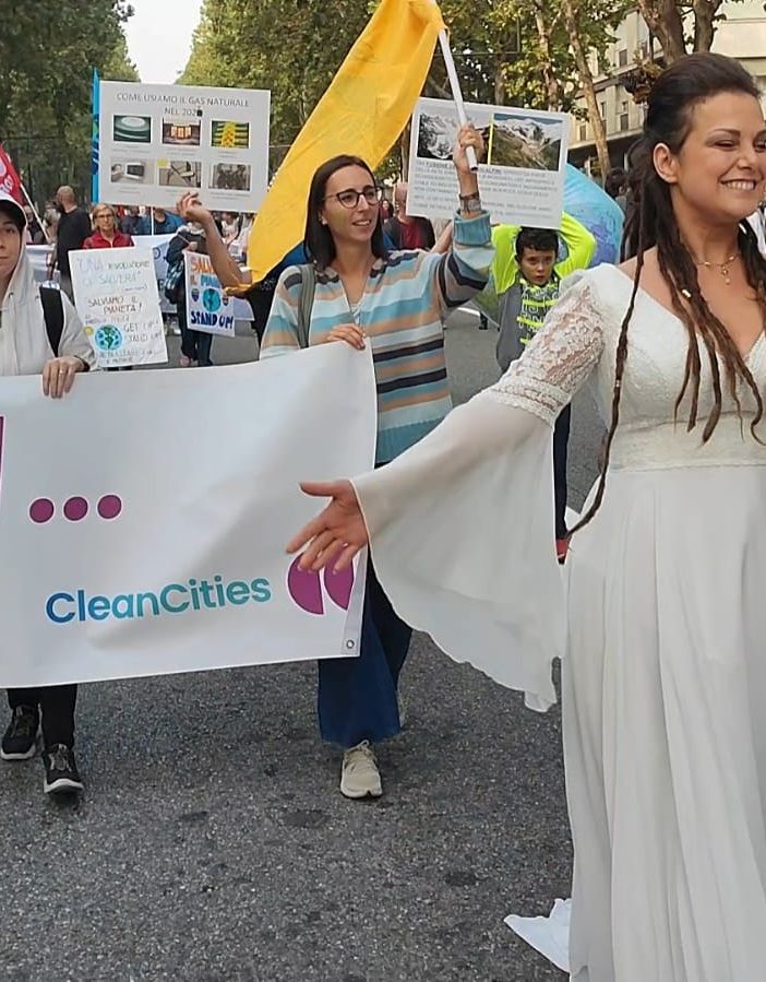 Manifestazione con attivisti per l'ambiente