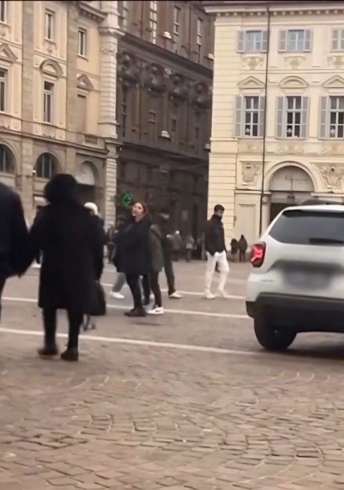 auto nella piazza centrale di Torino