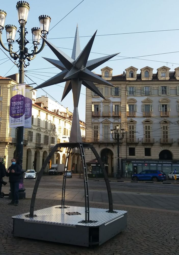 In piazza Castello installata la Stella della Mole, simbolo del Torino Film Festival