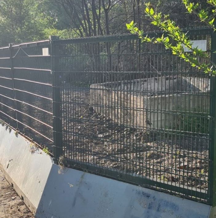 Strada Dorera ripulita da divani, mobili ed elettrodomestici abbandonati