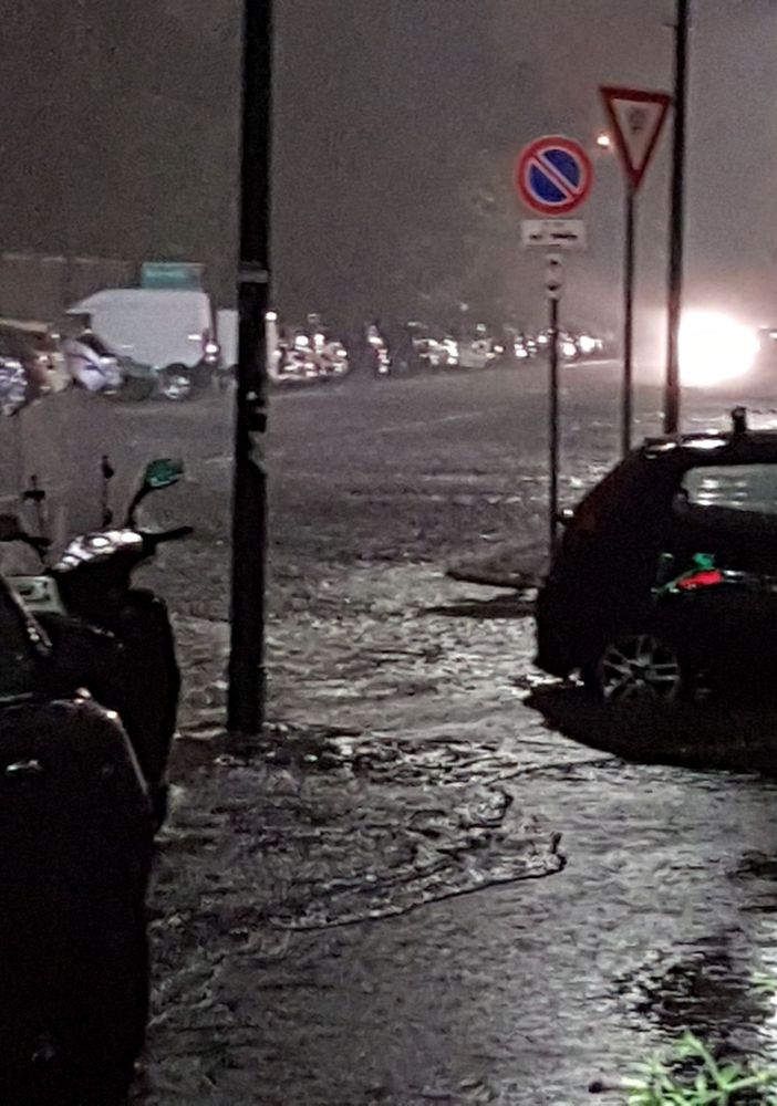 Nubifragio nella notte a Torino: allagamenti e disagi sulle strade e nelle abitazioni (FOTO e VIDEO)