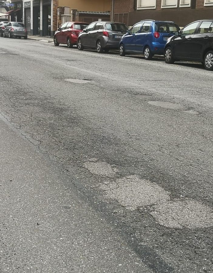 strade piene di buche