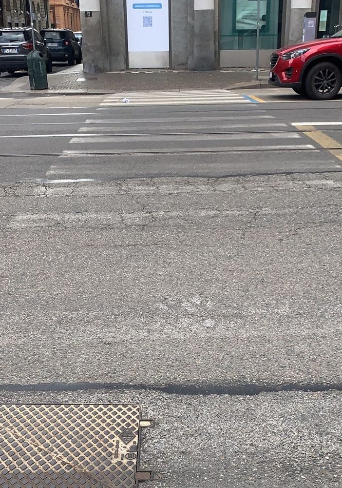 strisce pedonali scolorite