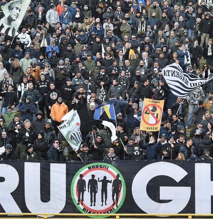 striscione drughi