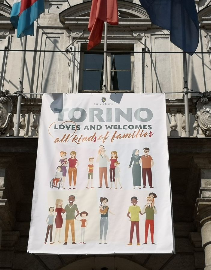Appendino vs congresso di Verona: &quot;A Torino benvenuti tutti i tipi di famiglie&quot; [VIDEO]