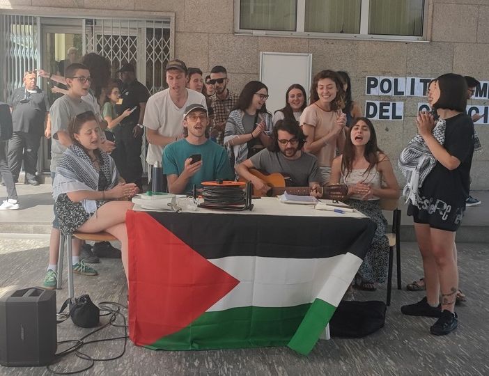 Mozione bocciata e l'occupazione al Politecnico continua: &quot;Il genocidio non si ferma, nemmeno noi&quot;