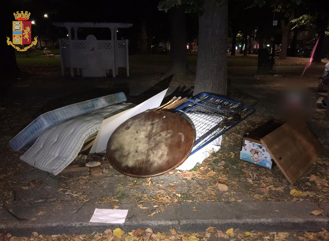 Scaricano i rifiuti nel parco Marino Ferraro, due persone denunciate