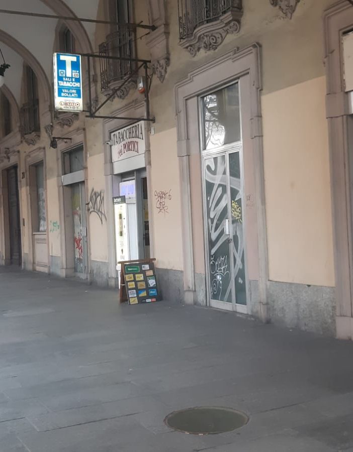 tabaccheria sotto i portici