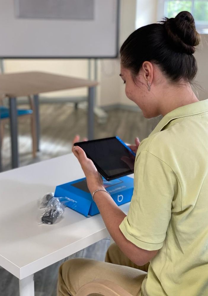 Fondazione AIEF consegna i primi tablet ai bambini e ragazzi ucraini fuggiti dalla guerra