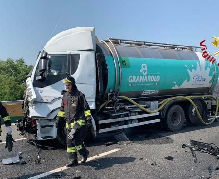 L'incidente sull'A4 (foto vigili del fuoco)