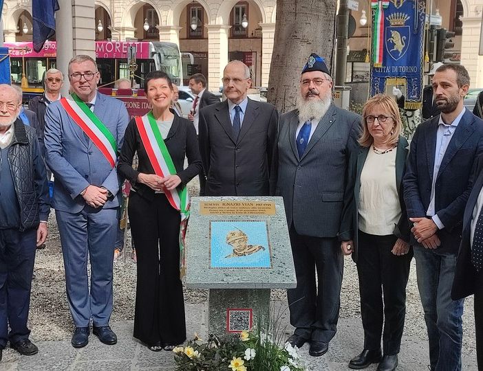 Impiccato perché partigiano: corso Vinzaglio celebra Ignazio Vian con una nuova targa