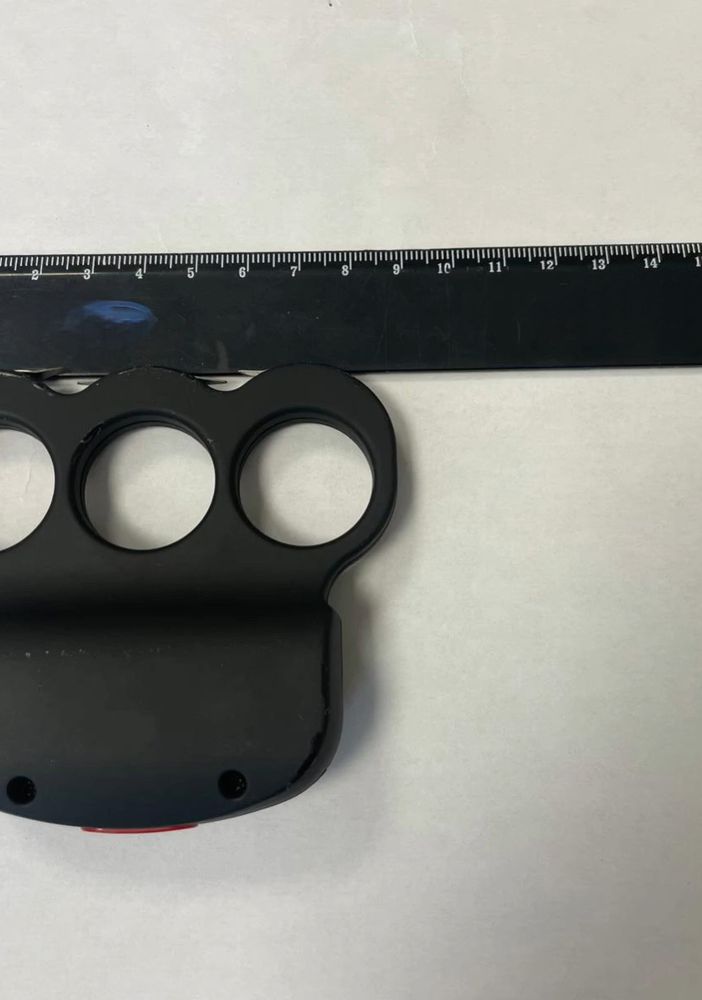 Festa dei coscritti a Montaldo Dora rovinata da alcuni ubriachi: fermato un giovane con un taser tirapugni