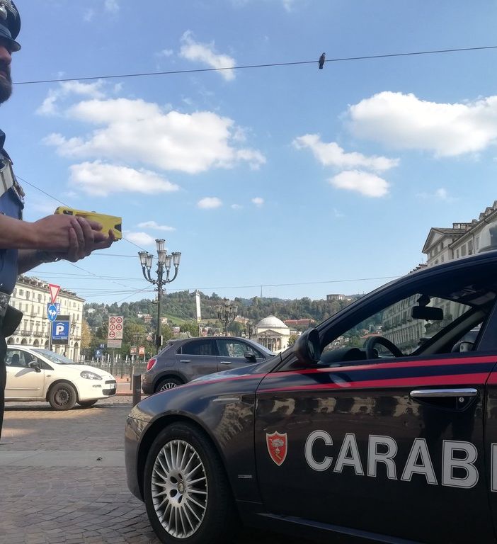 Il taser ha debuttato oggi sulle volanti dei carabinieri in piazza Vittorio a Torino (FOTO)