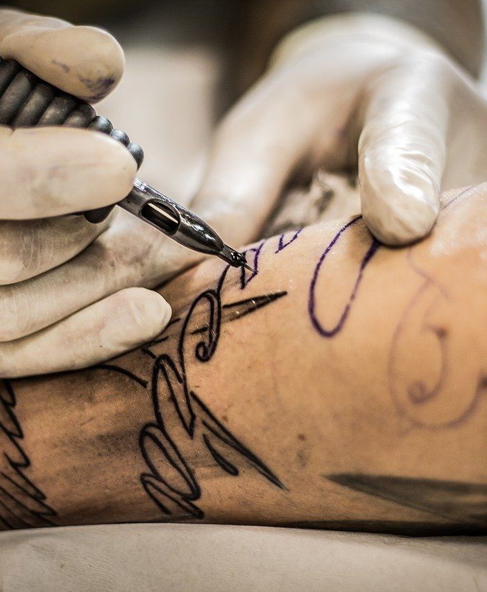 Legge regionale sui tatuatori, opinioni divergenti in Commissiona Sanità