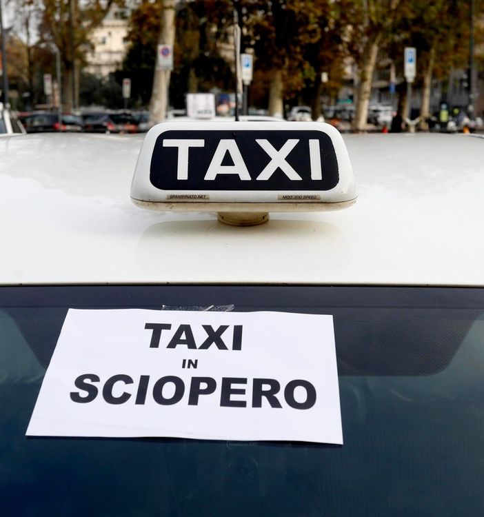 Domani sciopero nazionale dei taxisti, a Torino presidio di fronte al Palazzo della Regione