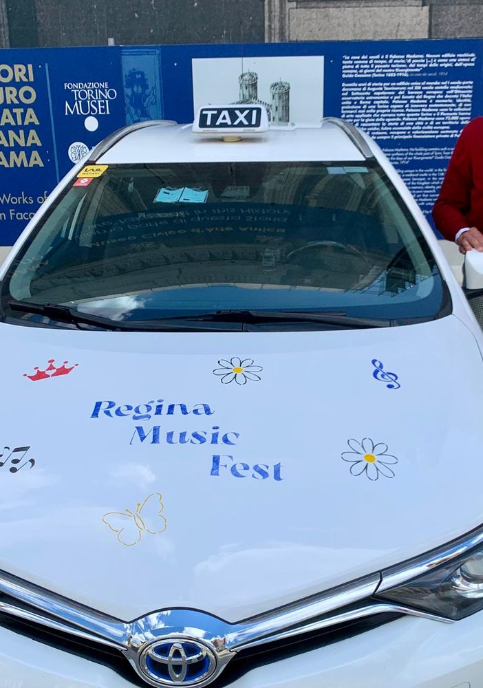 I taxisti torinesi fanno viaggiare la solidarietà per Casa Ugi