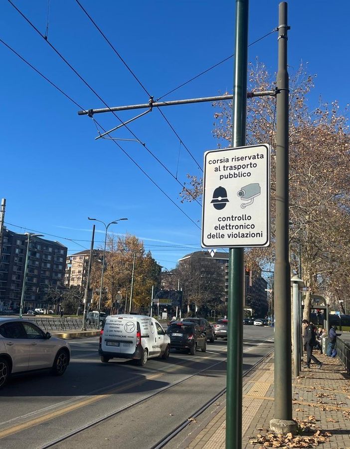 Sulle corsie preferenziali potranno circolare i bus e tram, ma anche taxi ed altri mezzi: i dettagli