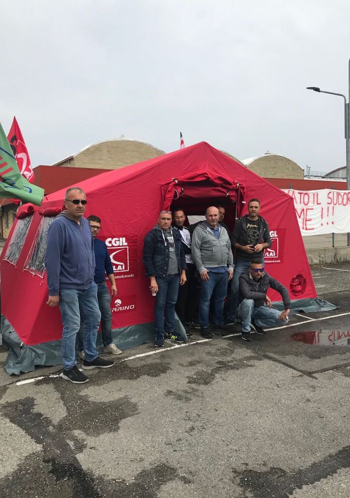 Hag e Splendid, domani pomeriggio l'incontro al Mise. Intanto i lavoratori scioperano