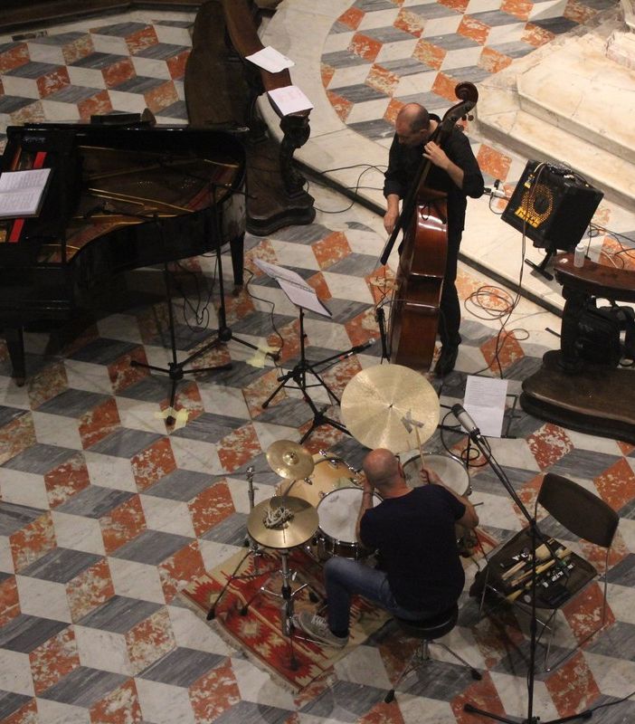 Domenica alla Cappella dei Mercanti un trio jazz per approdare su un'isola sicura
