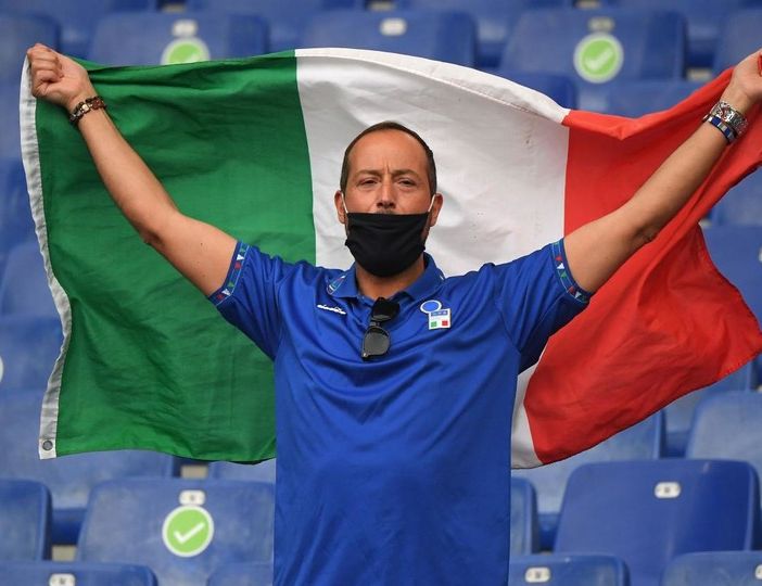 Stasera gioca la Nazionale: ma perché la maglia è azzurra?