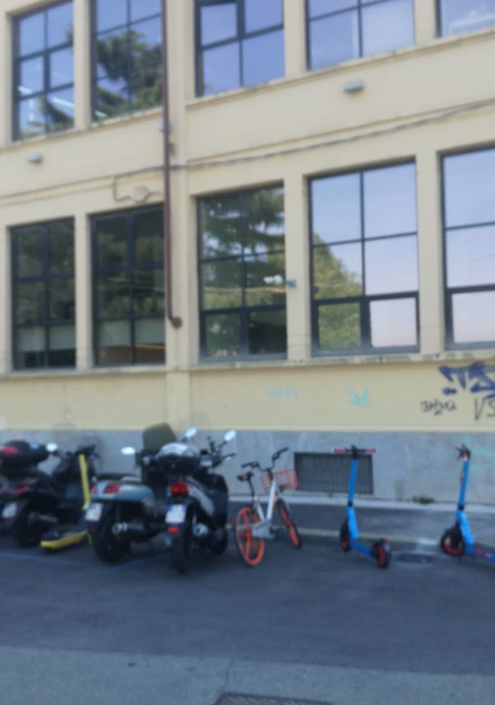 ex fabbriche recuperate in una strada di Torino