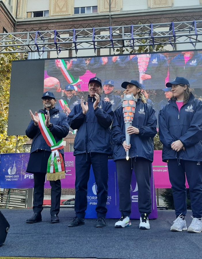 Vercelli accoglie la fiaccola delle Universiadi di Torino 2025