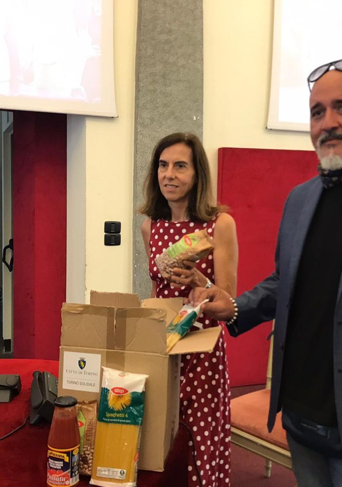 Coronavirus, Torino Solidale segue stabilmente 7400 famiglie: ogni mese distribuiti 11-12 mila panieri di cibo e beni primari