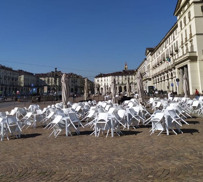 Dehors deserti e clienti in coda: Torino si ritrova arancione e spera in un marzo clemente [FOTO E VIDEO]