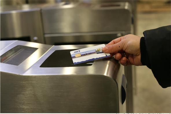 Torino, mamma con passeggino bloccata ai tornelli della metro
