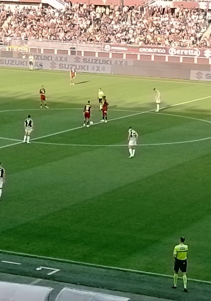 Nessun gol e poco spettacolo in un derby poverissimo